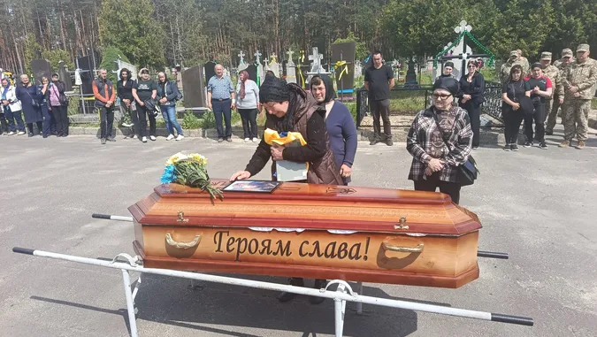 Рік вважався зниклим безвісти: на Волині попрощалися з воїном Миколою Максимчуком (фото)