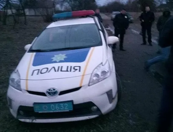 На Волині затримали поліцейських, які намагалися позбутися зібраних хабарів (фото)