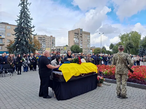 У Ковелі попрощалися із Захисником Петром Коломійчуком, який загинув у ДТП на Дніпропетровщині (фото)