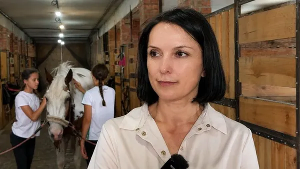 Коні допомагають відновитися: у Луцькій громаді запустили проєкт для родин військових (фото, відео)