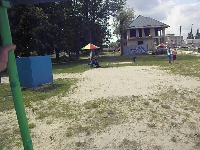 Луцькі пляжі підготували до купального сезону (фото)