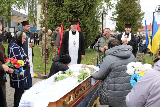 На Волині попрощалися з Героєм Іваном Василюком (фото)