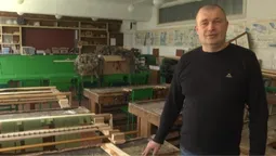Волинський вчитель розробив унікальний станок для нарізання стрічок на маскувальні сітки (відео)