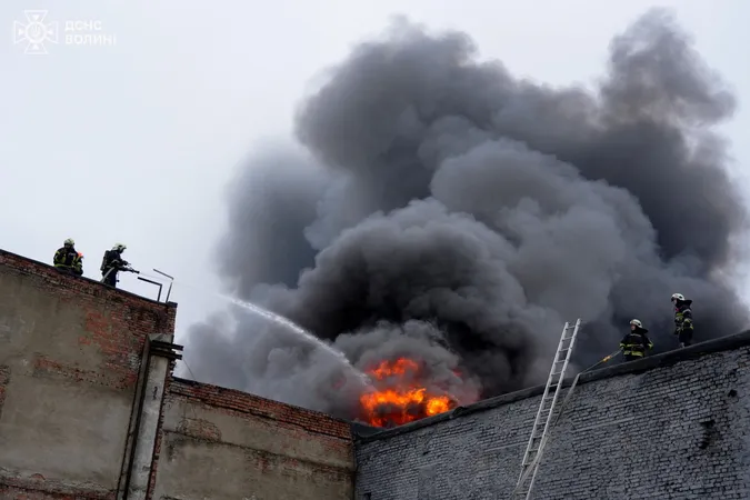 У Луцьку загасили величезні пожежі після прильотів: як це було (фото)