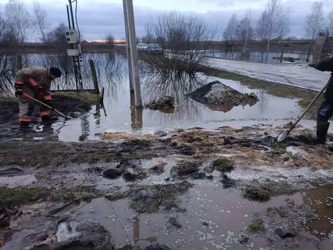 250 тонн води: на Волині людям затопило городи (фото)