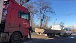 У Нововолинську зіткнулися дві вантажівки і легковик (фото)