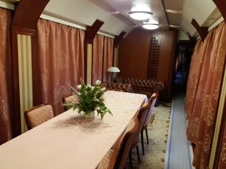 Кухня, ванна та м'який куточок: «Укрзалізниця» показала VIP-вагон (фото)