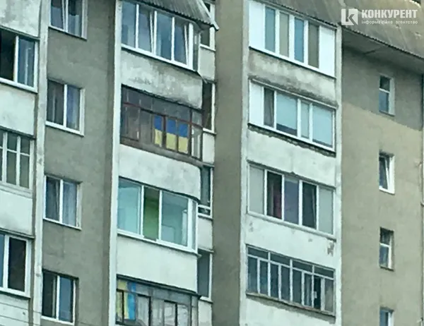 Синьо-жовті балкони Луцька: День Незалежності на фото під іншим кутом