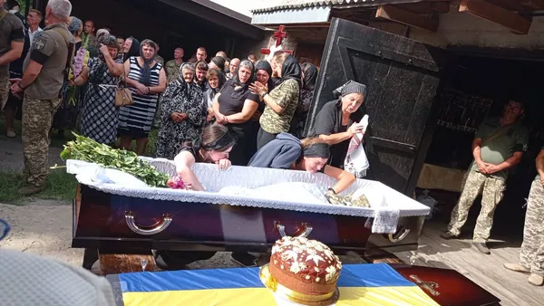 На Волині попрощалися з військовим (фото, відео)