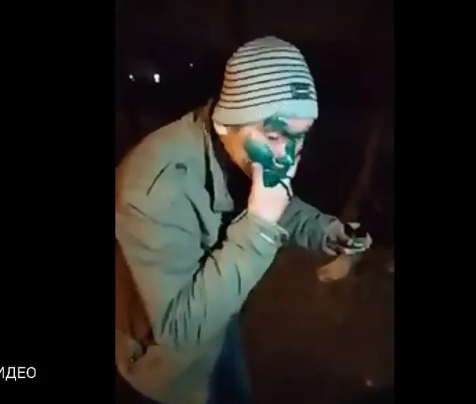 У Запоріжжі таксист вмив пасажира, який не заплатив, зеленкою (відео)