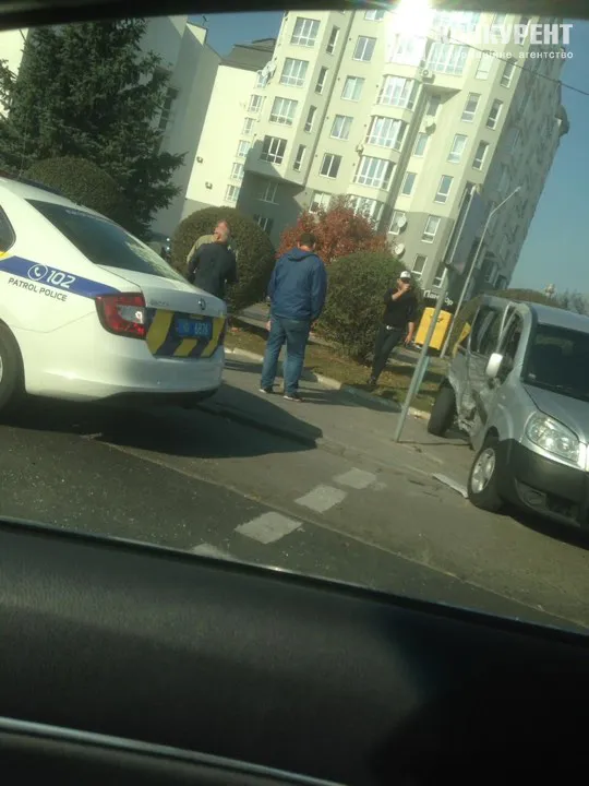На Київському майдані у Луцьку зіткнулися два автомобілі