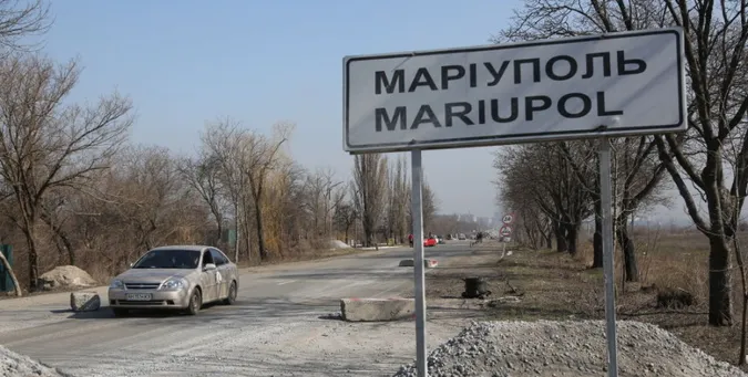 «Сніжана, 12 років, помирає»: мережу зворушив дитячий малюнок на асфальті у Маріуполі (фото)