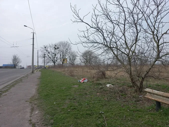 Лучани влаштували сміттєзвалище біля Нового ринку (фото)