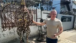Багатство – в людських вміннях, руках та інструменті: коваль з Луцька продовжує справу діда та прадіда (відео)