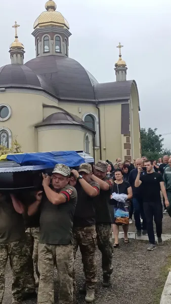 У Липинах провели в останню путь мінометника Олексія Сенченка (фото)