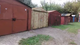 Лучани бояться, що на місці демонтованих гаражів розпочнуть будівництво