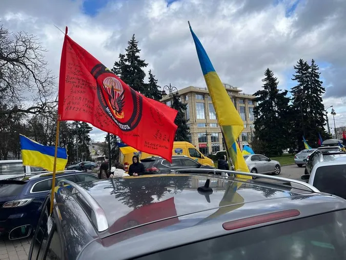 «Поверніть Героїв додому»: у Луцьку провели автопробіг на підтримку військовополонених