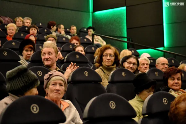 У Луцьку пенсіонери безкоштовно переглянули сімейний фільм за романом Джека Лондона (фото)