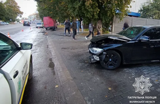 Розтрощений «передок»: у Луцьку «зустрілись» BMW та Volkswagen (фото)