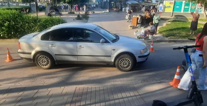 Їхав по велодоріжці: деталі ДТП у Луцьку, в якій травмувався школяр (фото)