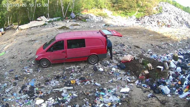 Полігон під відеонаглядом: у громаді на Волині викривають тих, хто самовільно вивозить сміття (фото)