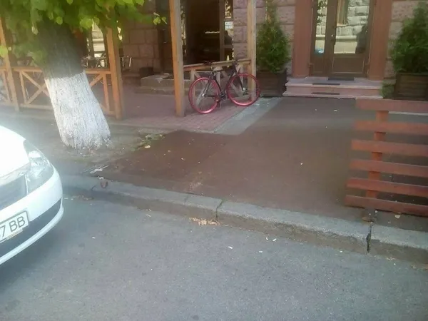 У центрі Луцька демонтували літній майданчик (фото)