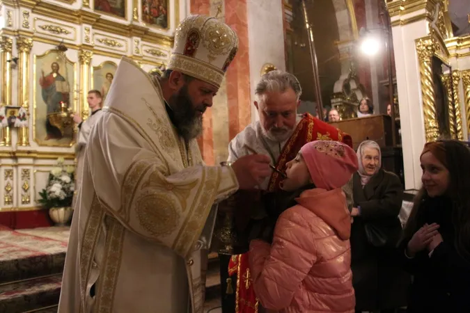 Служба та освячення кошиків: у луцькому соборі відзначили Великдень (фото)