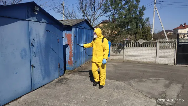 У костюмах та масках: як рятувальники очищали Луцьк та Володимир (ФОТО)