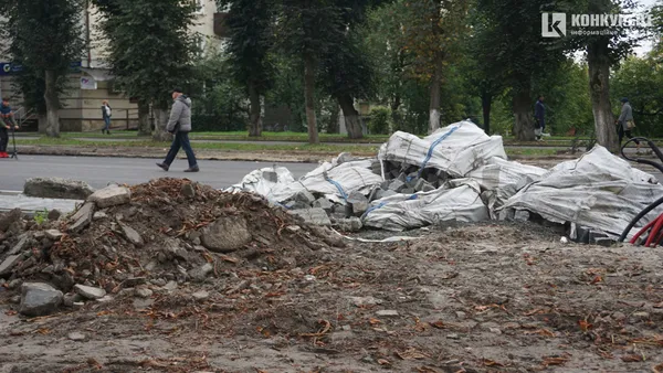 Їздять, ходять, ремонтують: що відбувається на проспекті Волі у Луцьку (фото)