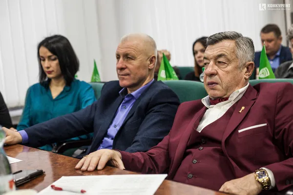 Із вогнем миру і співами: якою була остання в 2019 році сесія Луцької міської ради (фото)