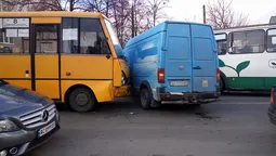 Аварія у Луцьку: не розминулися бус і маршрутка (фото)