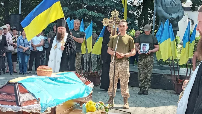 У Шацьку попрощалися із загиблим під Бахмутом молодим воїном (фото)
