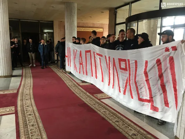 У Волинській ОДА – акція націоналістів: хочуть зустрітися із Зеленським (фото)