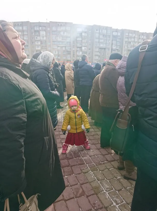 У Луцьку прихильники УПЦ (МП) просять захисту (фото, оновлюється)