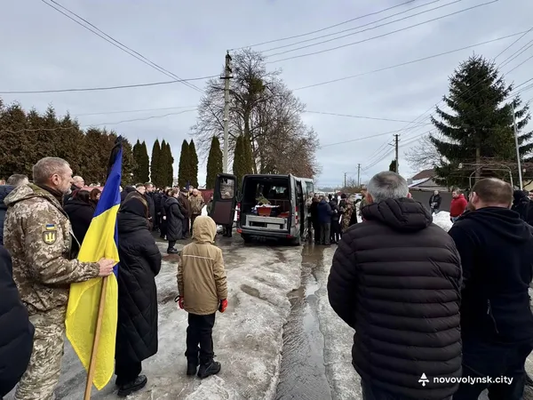 Назавжди 28: у Нововолинську попрощалися з воїном Андрієм Гоциком (фото)