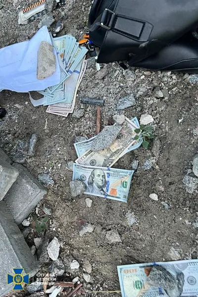 Прикидалися правоохоронцями: у Києві затримали торговців зброєю (фото)