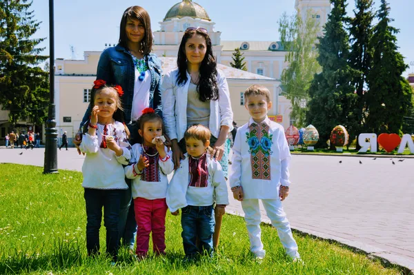 Вишиванки Театрального майдану Луцька (фоторепортаж)