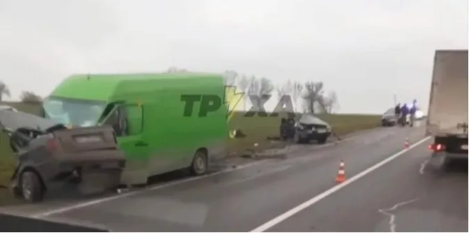 Авто розірвало навпіл: на трасі Луцьк-Львів сталась жахлива аварія (відео)