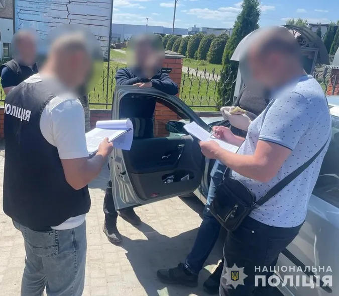 На Волині військовий та працівники ТЦК за $3000 «покривали» ухилянтів та знімали їх з розшуку (фото)