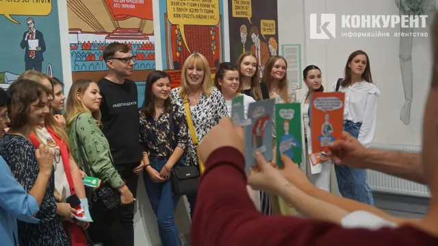 «Зробимо Лесю великою знову»: у Луцьку презентували художню виставку (фото, відео)