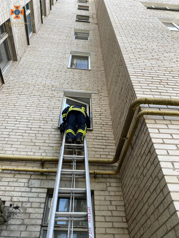 Лучанка в зачиненій квартирі не брала слухавку – викликали рятувальників (фото)