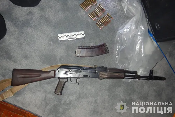 У 34-річного волинянина вдома знайшли «калаш» і набої (фото)
