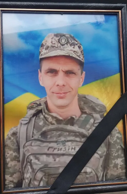 Понад рік вважався зниклим: на Волині попрощалися з воїном Вадимом Гризіним (фото)