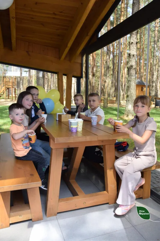 В екокомплексі «Лісовичок» на Волині сьогодні усіх дітей пригощають морозивом (фото)