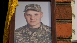 Дві громади у жалобі: на Волині провели в останню путь 34-річного воїна Михайла Чикирду (фото)