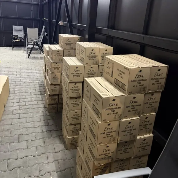 Мила – на 180 років: на Волині митники затримали поляка з понад 4 тисячами брусків Dove (фото)
