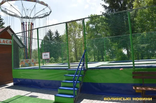 У луцькому парку запрацювали нові атракціони (фото)