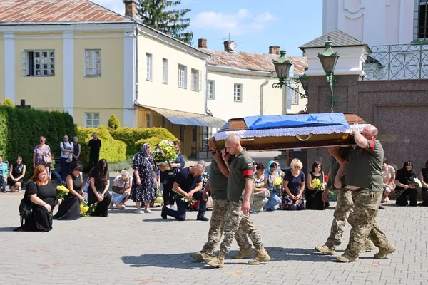 🕯️ У Луцьку попрощалися із воїном Володимиром Ігнатовичем (фото)