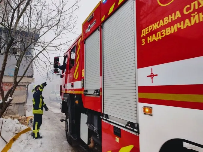 У Луцьку під час пожежі в гаражі обгорів чоловік (фото)
