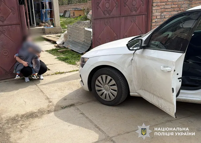 Викрав жінку з 3-річною дитиною: на Закарпатті затримали озброєного нападника (фото)